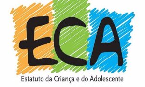 Logotipo do Estatuto da Criança e do Adolescente (ECA), com a sigla "ECA" em letras pretas sobre um fundo colorido em laranja, verde e azul, acompanhada da inscrição "Estatuto da Criança e do Adolescente".