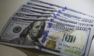 Dólar fecha estável a R$ 5,08 e acumula queda de 0,58% na semana