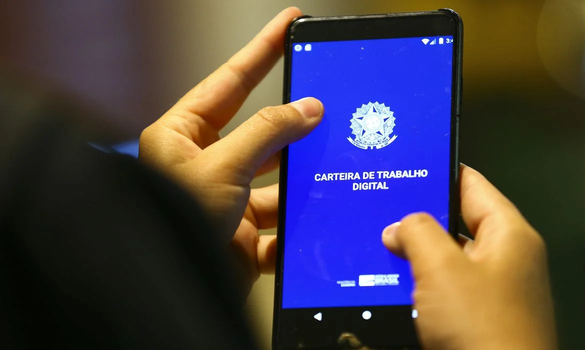 Desemprego fica em 5,4% no 2º trimestre, menor taxa já registrada para o período