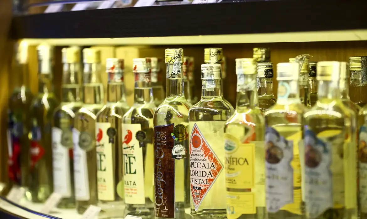 Número de estabelecimentos da cadeia produtiva da cachaça cresce 21% em um ano