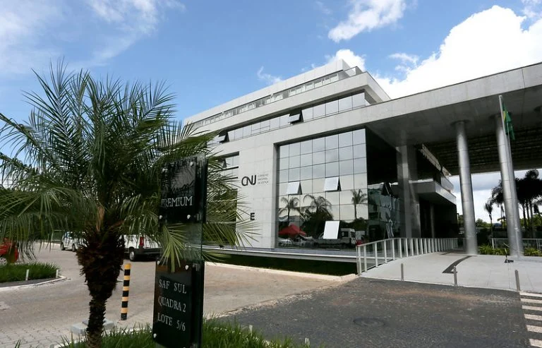 Projeto prevê multas maiores para quem usar processos judiciais para atrasar cumprimento de leis