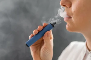 Pessoa usando vape